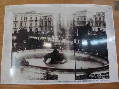 Nel museo, chiamato non a caso �dell�Acqua�, sono raccolte le foto che riportano alcuni momenti legati alla storia della grande opera, tra cui il primo zampillo venuto fuori in piazza Umberto